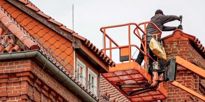 Equipment and Materials Emergency Roofers Bring to Fix Your Roof