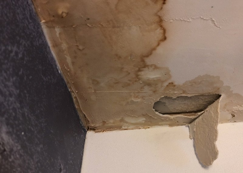 How UK Weather Creates Roof Problems and Makes Existing Leaks Worse